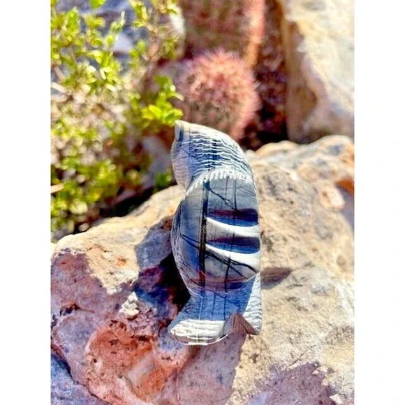 Zuni Standing Bear Fetish 2.5" x 1.25" Marble with Turquoise Eyes Hand Carved - Picture 4 of 8